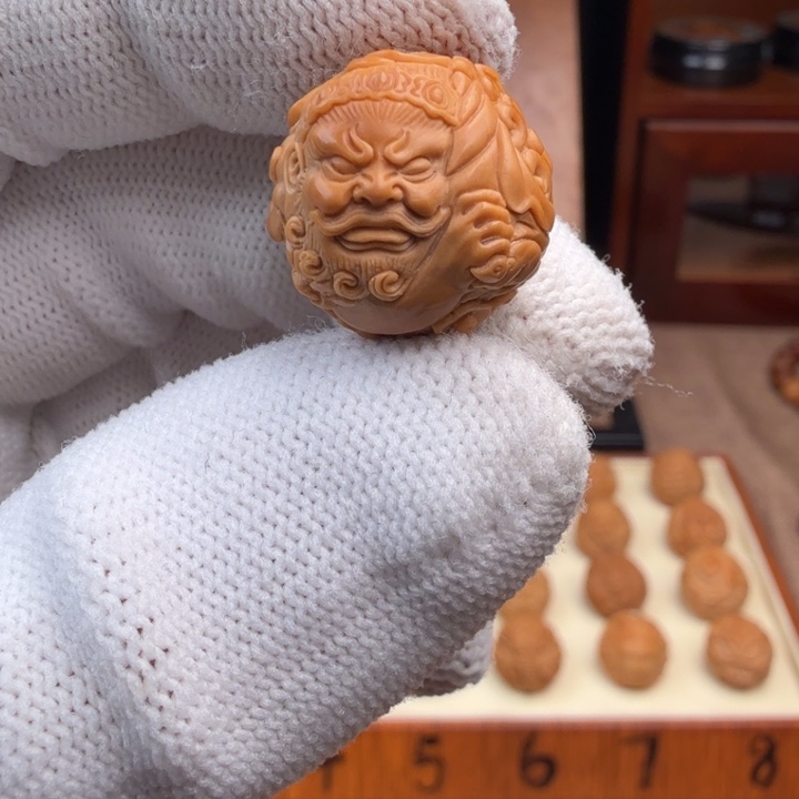 猴头核桃吊坠财宝天王