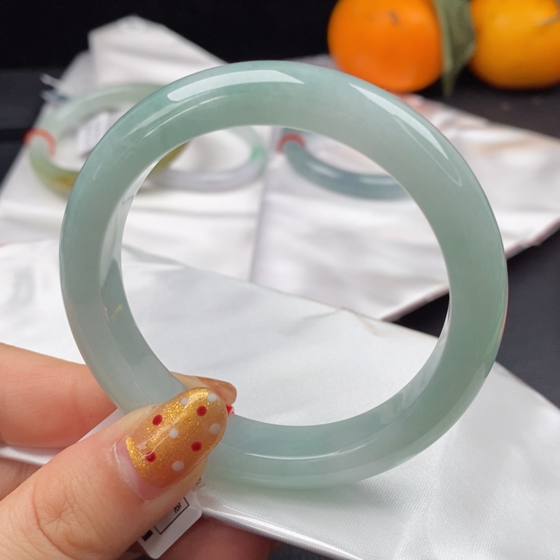 翡翠手镯未镶嵌56口