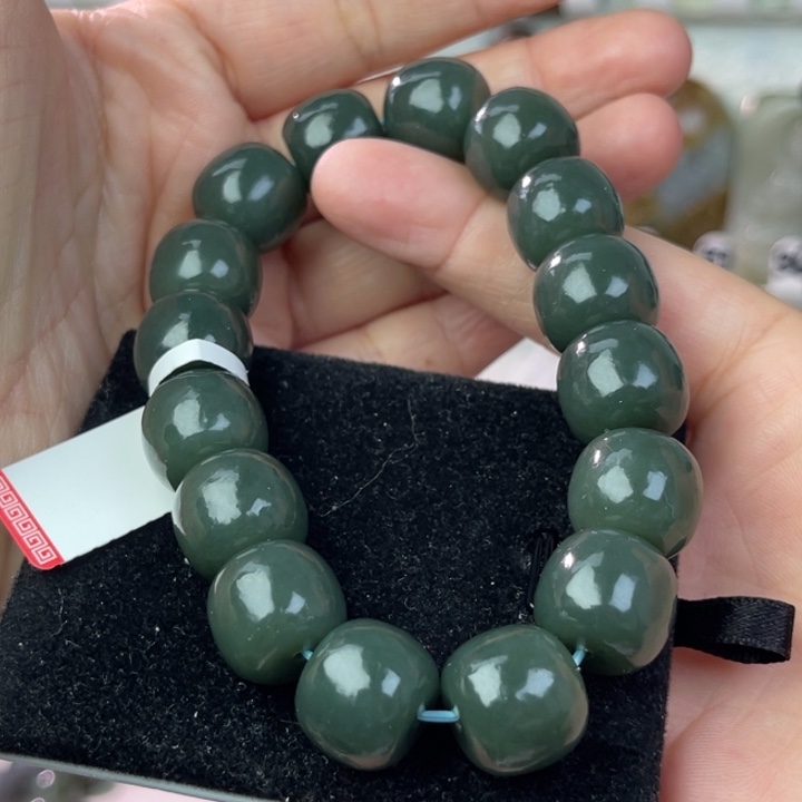 和田玉手串未镶嵌人**棋