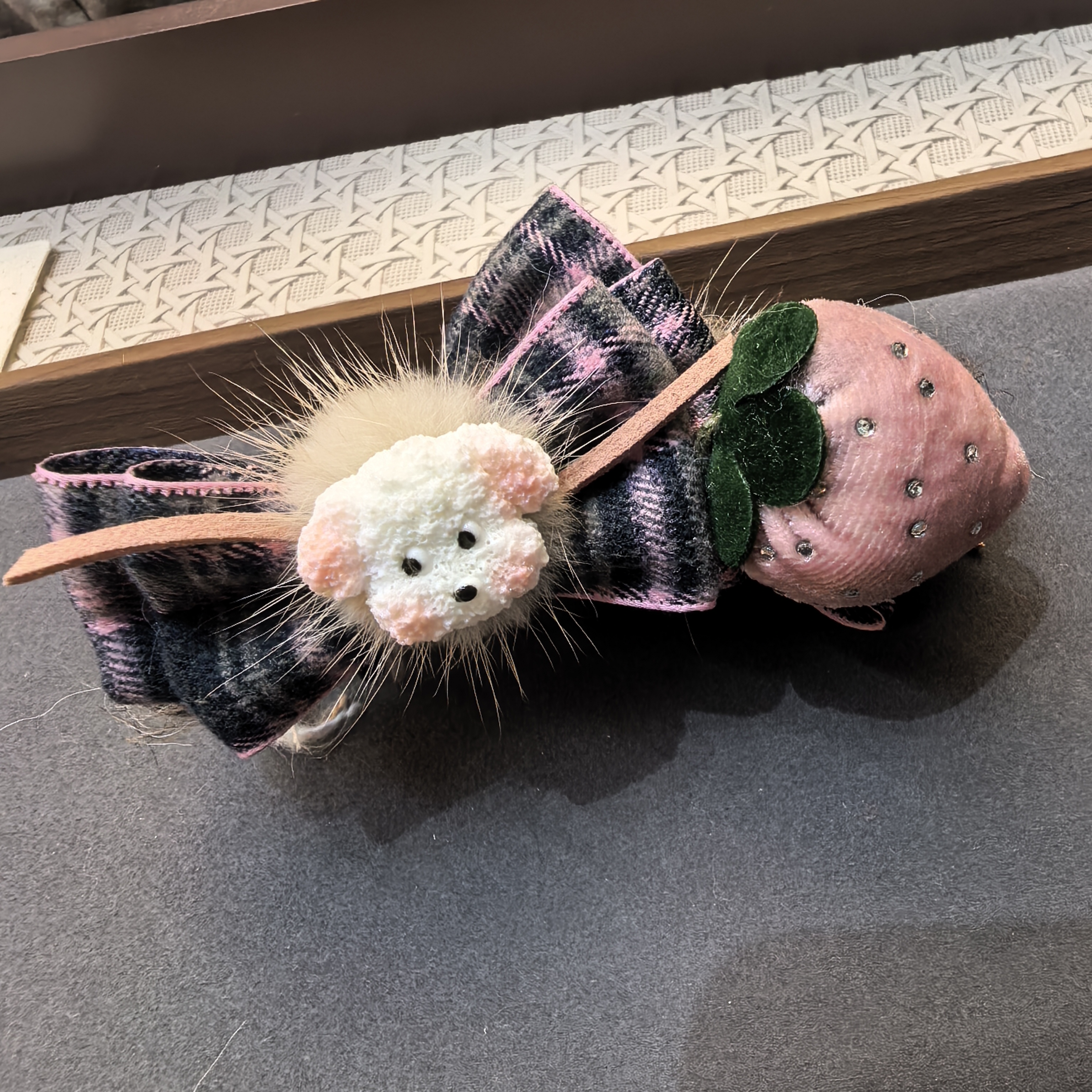 F697粉色草莓蜜蜂狗毛球蝴蝶结香蕉夹发夹