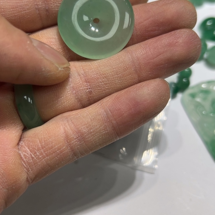 石英质玉颈饰合金大*