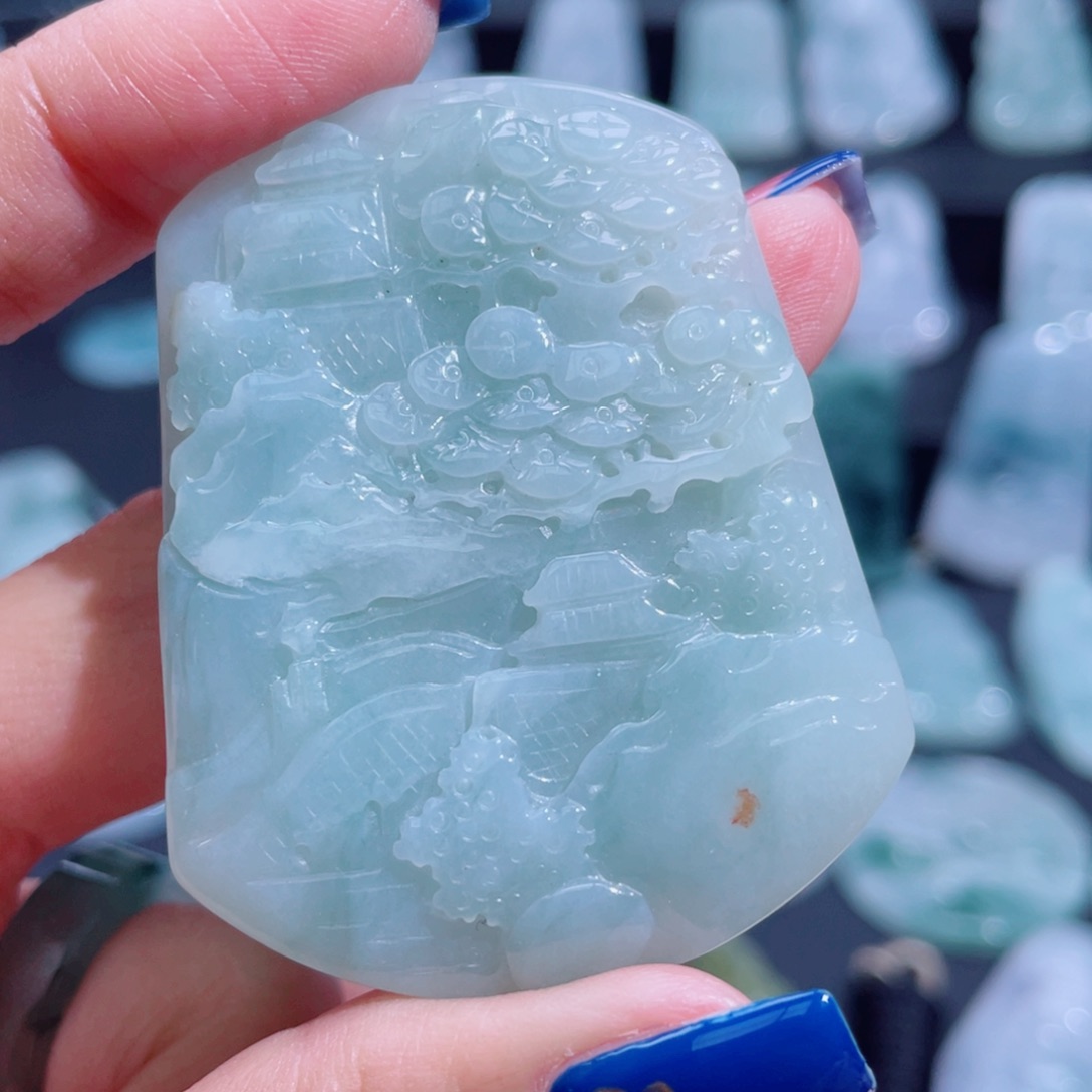 翡翠未镶嵌颈饰山水 