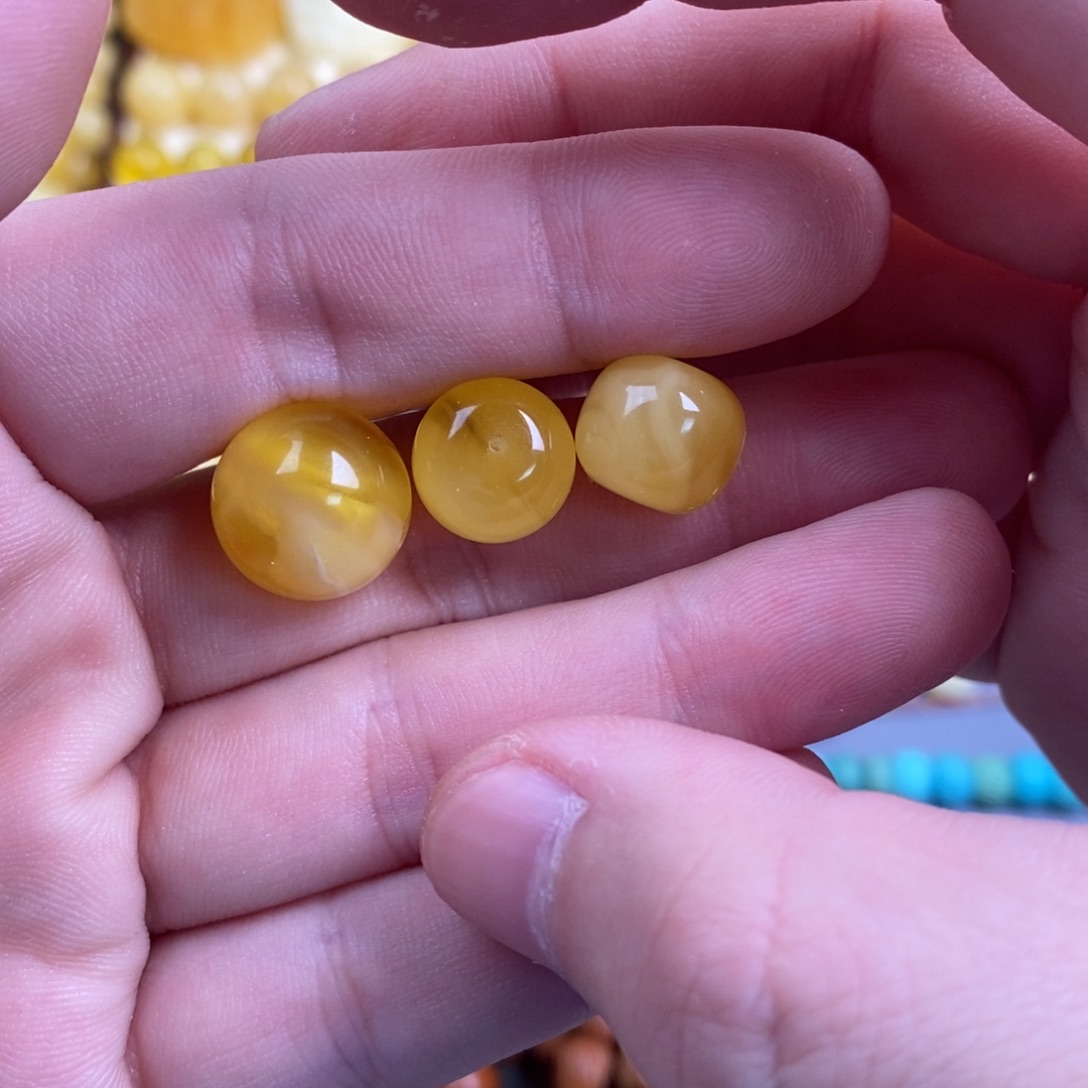 中***里蜜蜡未镶嵌裸石配饰