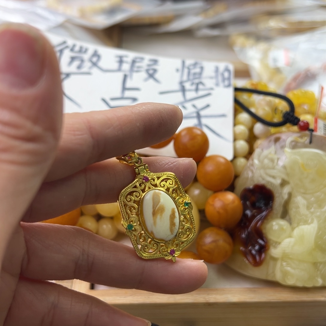 琥珀珠宝奇石未镶嵌