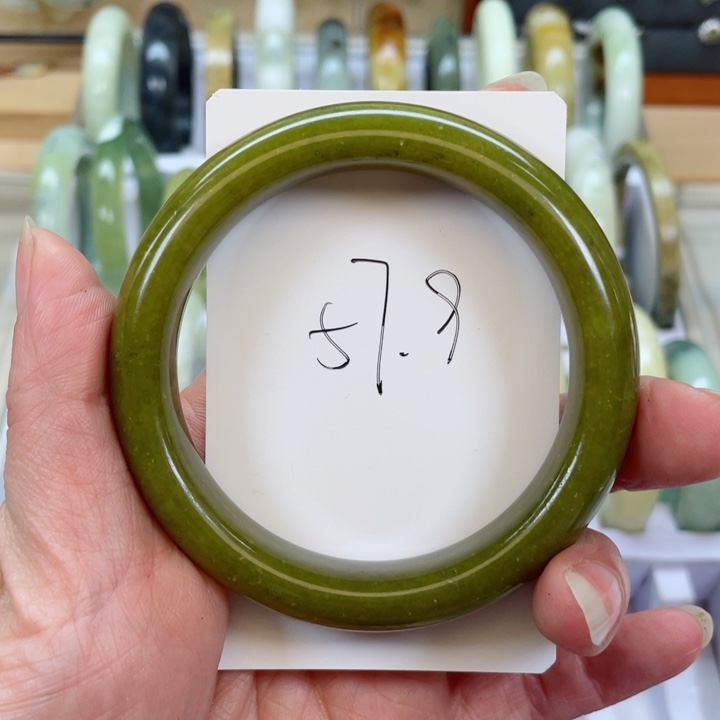 蛇纹石玉手镯未镶嵌