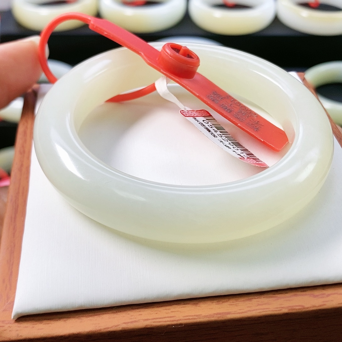 和田玉未镶嵌手镯56.6