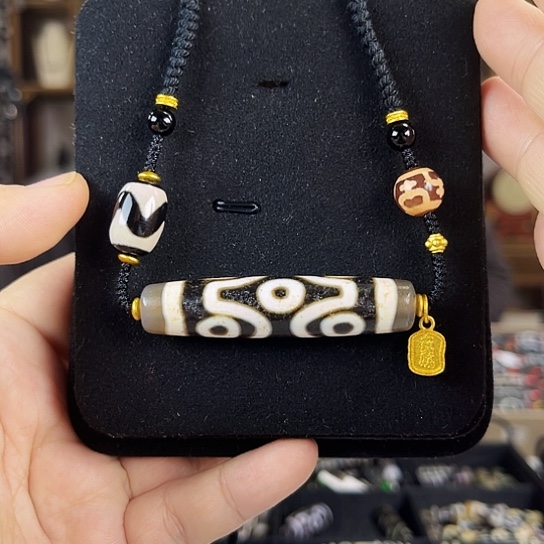 玛瑙/玉髓颈饰合金云**.