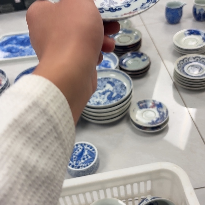 瓷片釉里红缠枝莲大胡乘景德镇