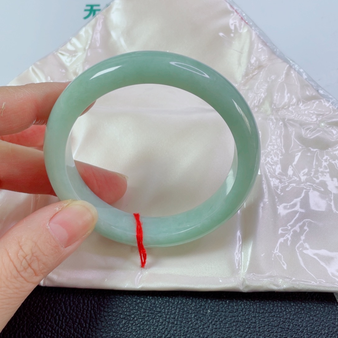 翡翠未镶嵌手镯圈口59.8宽14厚8.9