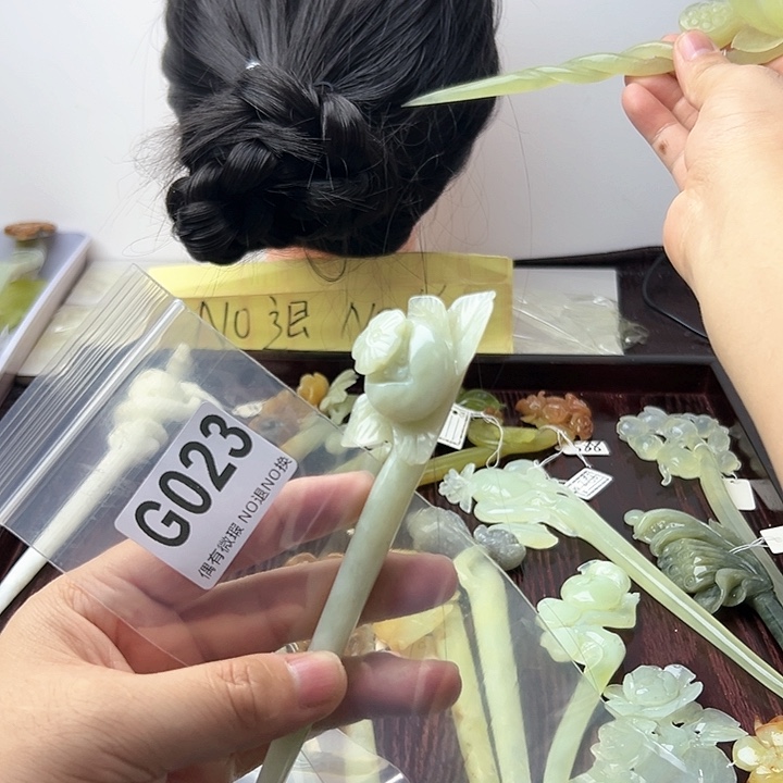 蛇纹石玉发饰合金正***钟