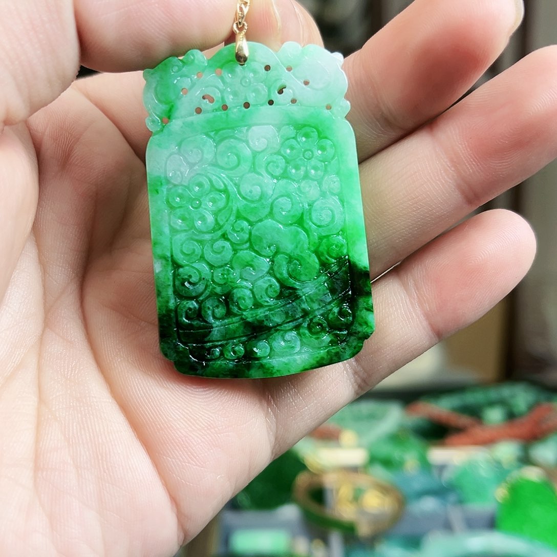 翡翠颈饰18K金镶嵌吊坠