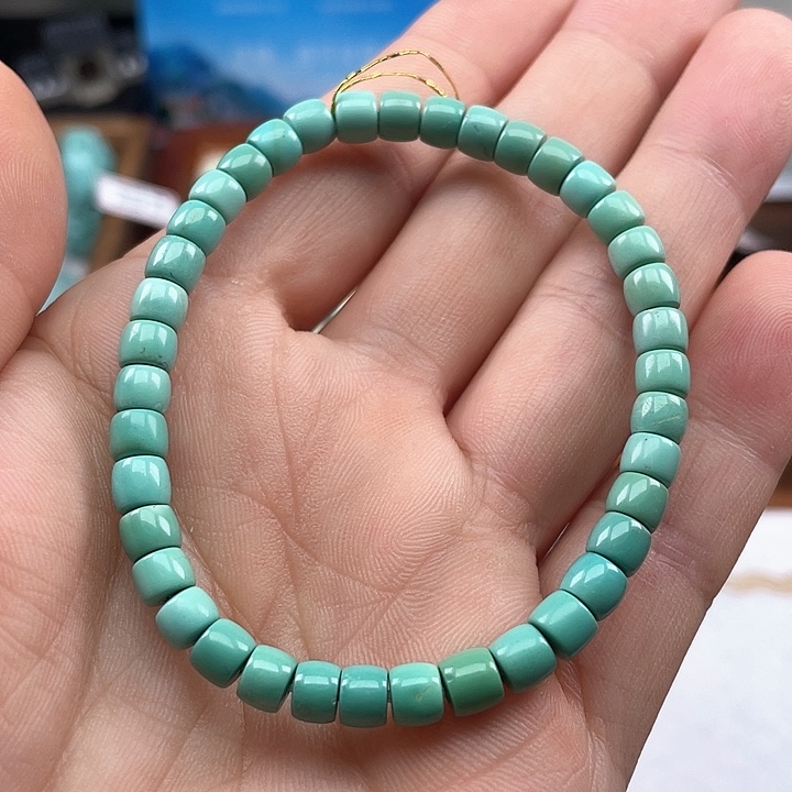 绿松石颈饰未镶嵌