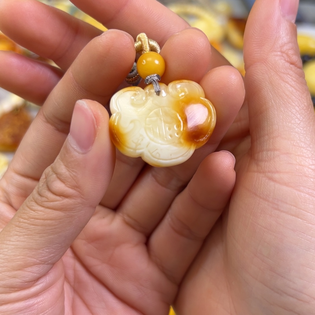 蜜蜡裸石未镶嵌蜜蜡