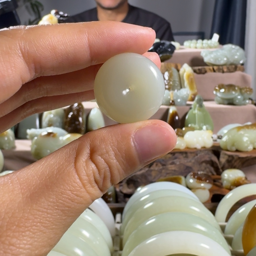 放***。和田玉（糖玉）未镶嵌手链