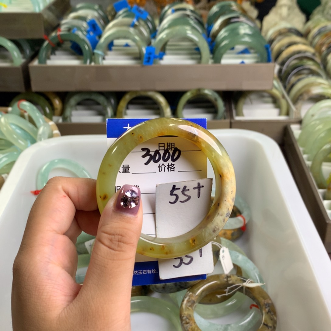 蛇纹石玉未镶嵌手镯3000