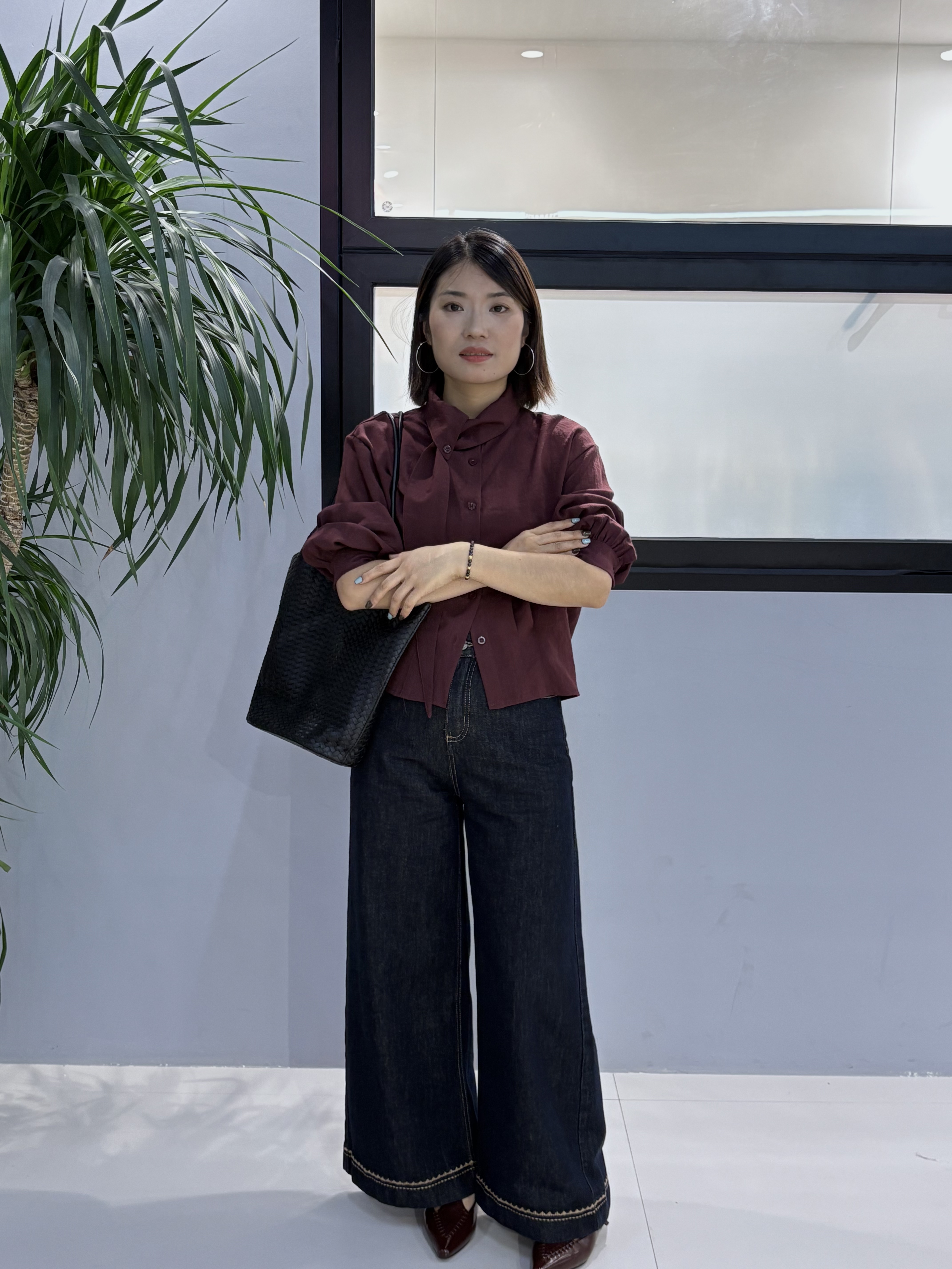 秋季新品设计感长袖单排扣衬衣女纯色宽松显瘦＋刺绣九分直筒裤