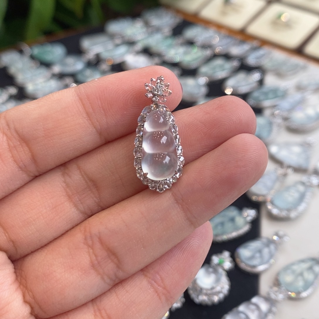 翡翠未镶嵌颈饰天然缅甸a货翡翠