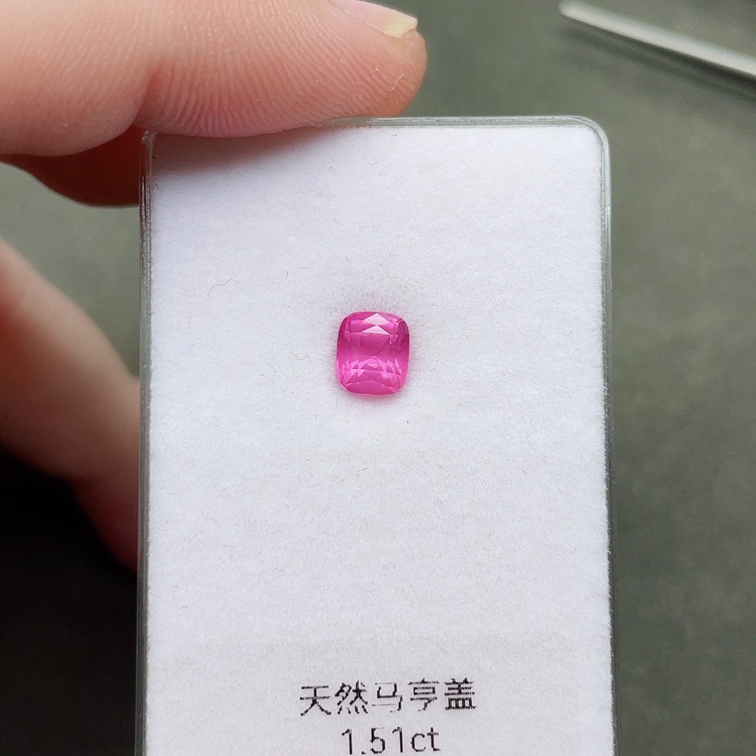 尖晶石裸石未镶嵌1.51克拉无烧马亨盖