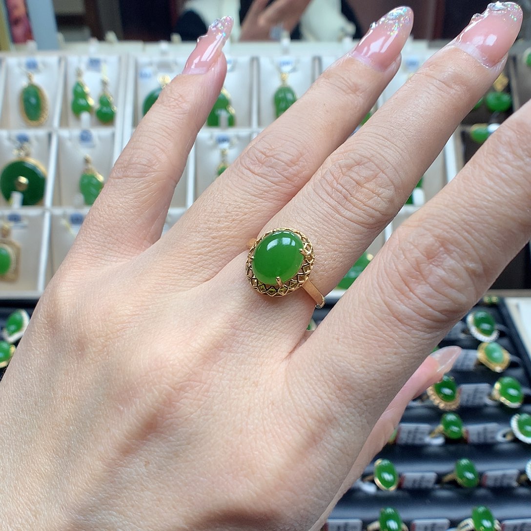 和田玉戒指18K金镶嵌810