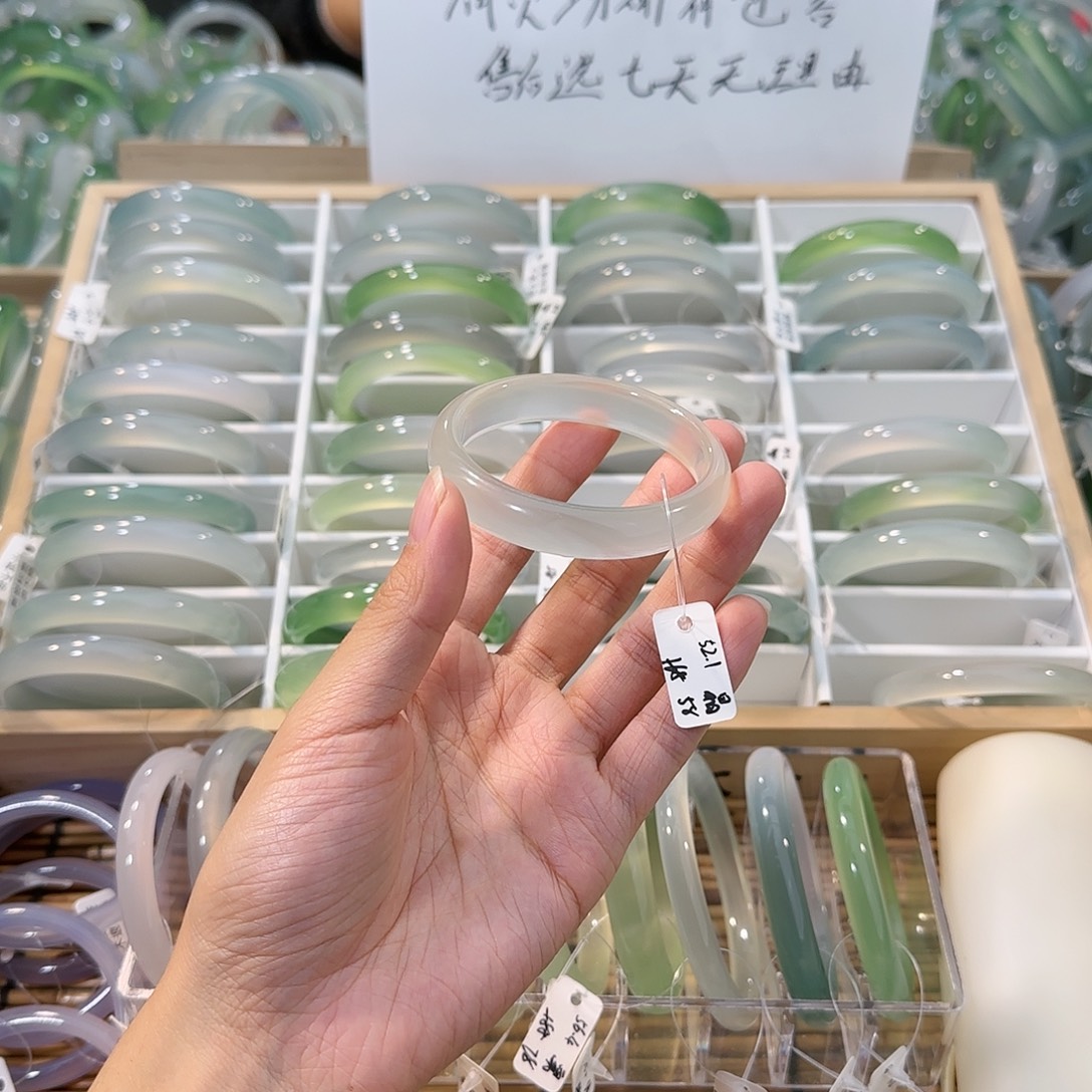 玛瑙/玉髓未镶嵌手镯圈口52.1