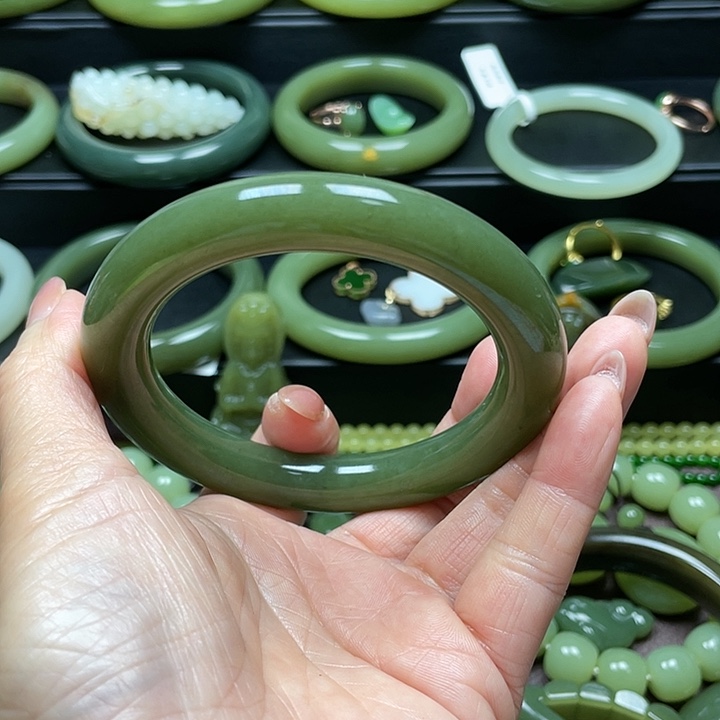 石***和田玉未镶嵌手镯