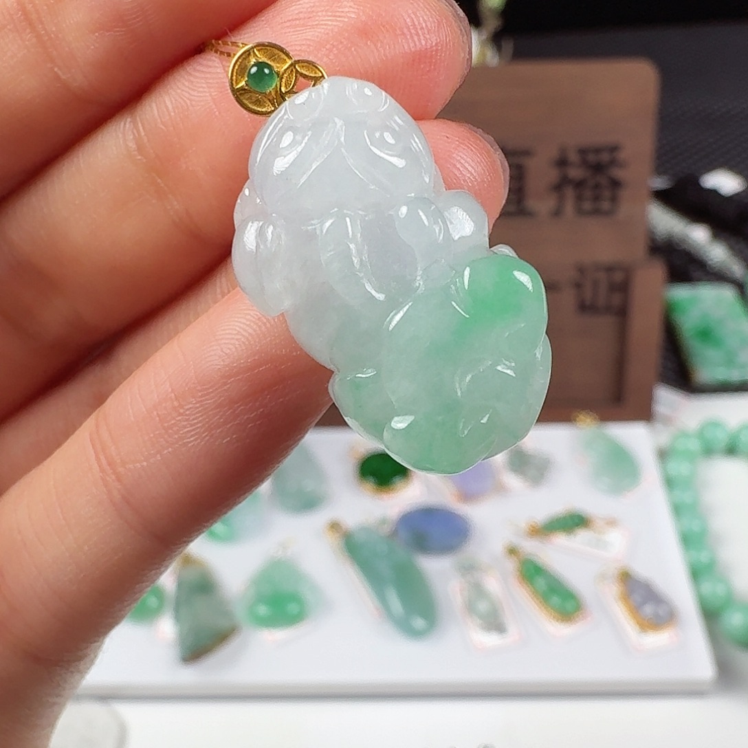 翡翠18K金镶嵌颈饰