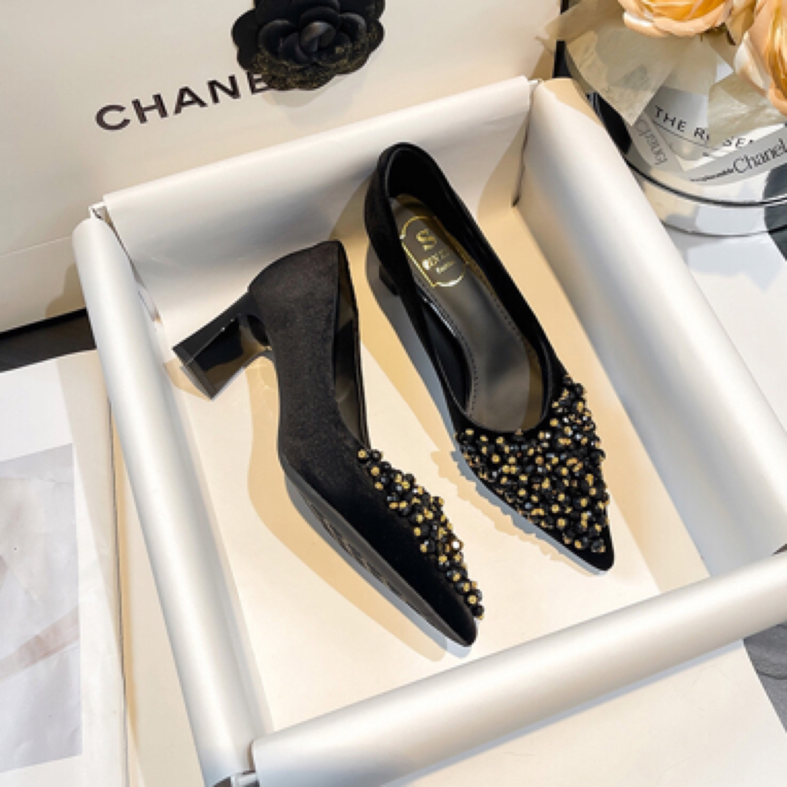 春季新款手工单鞋女小众尖头气质水钻法式高跟细跟轻奢风女鞋