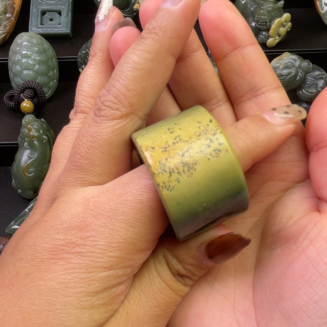 阿***鹰岫岩河磨玉（透闪石质玉）未镶嵌手链