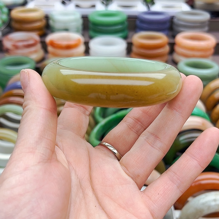 未镶嵌手镯（圆镯）石英质玉