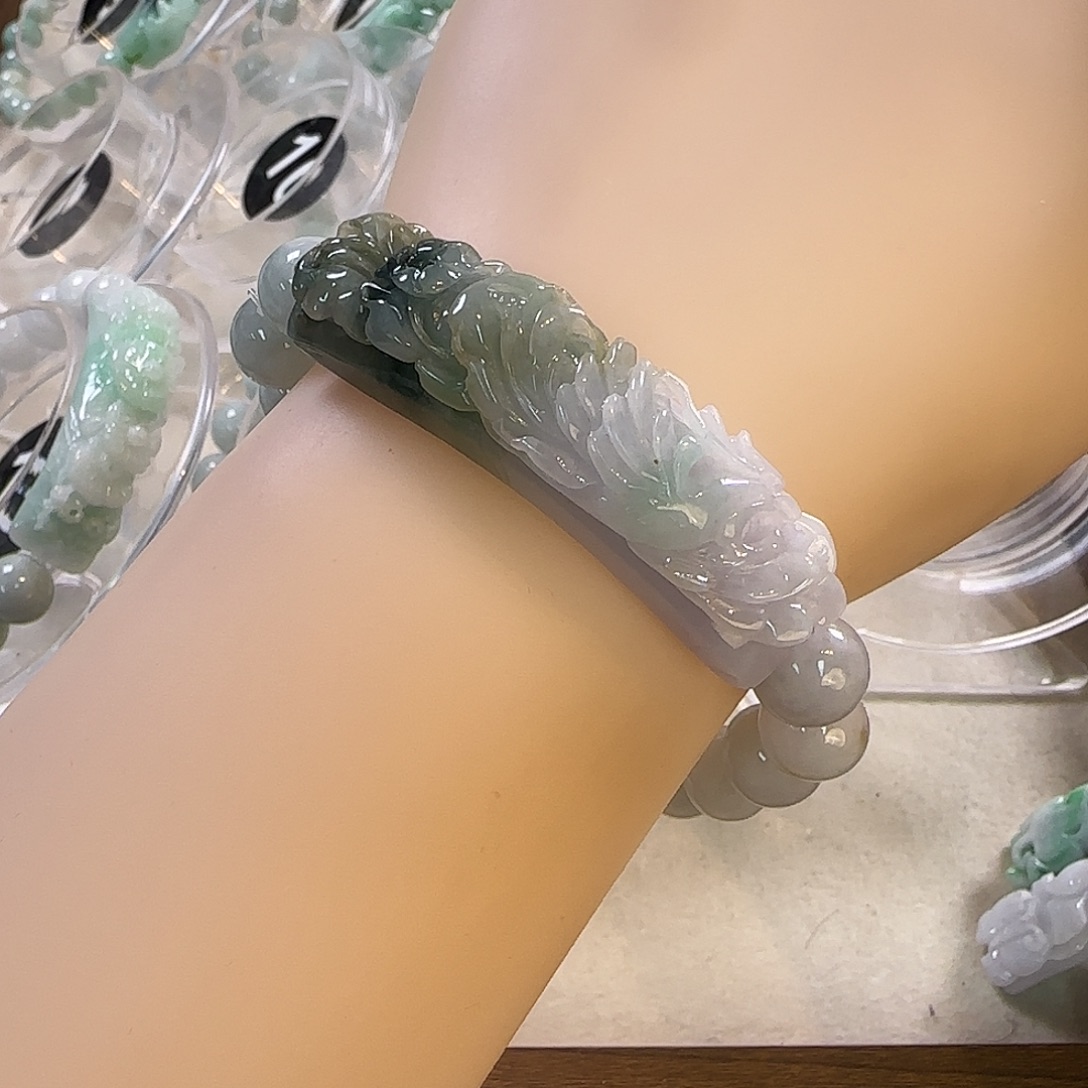 翡翠未镶嵌颈饰手牌