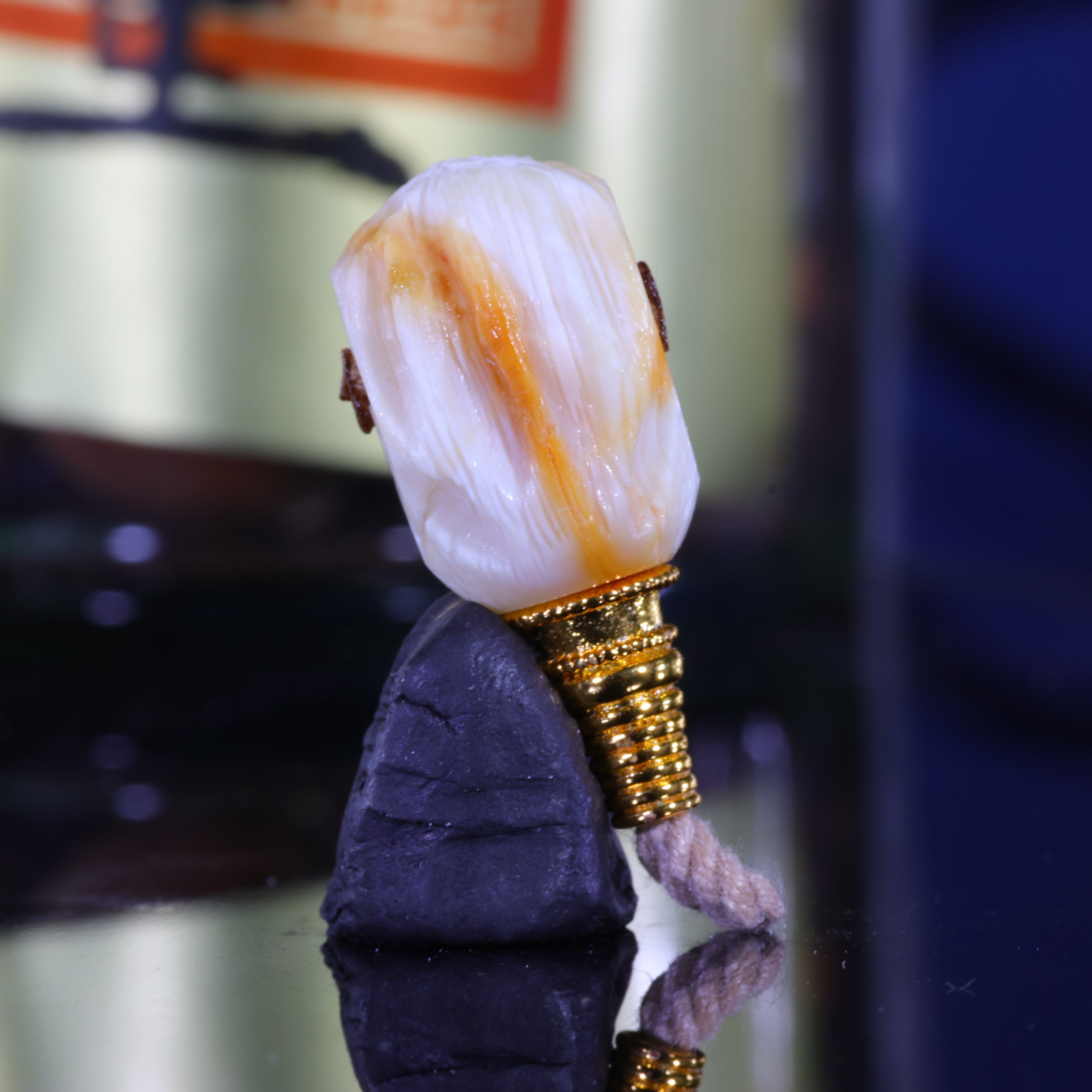 11m三通原矿一物一图白蜡沁色一线百香雕刻分体佛头蜜蜡配饰-B270