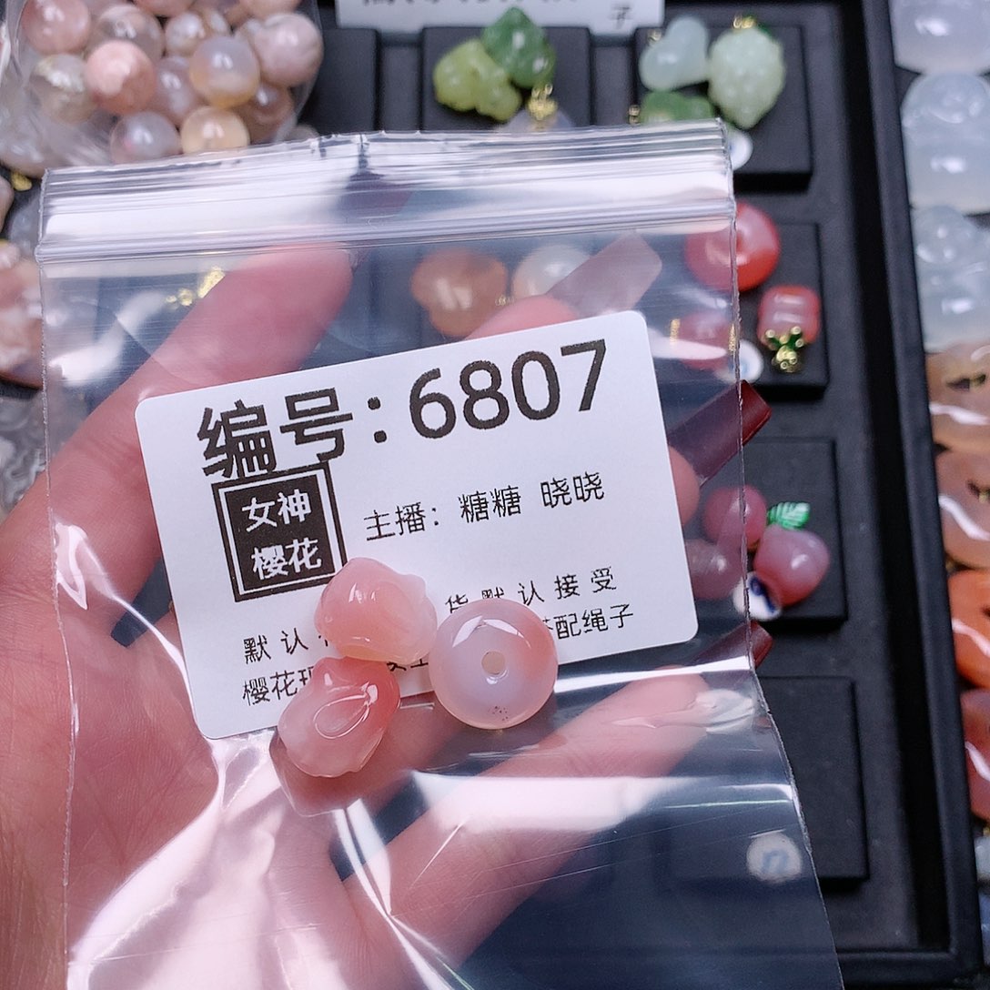 玛瑙/玉髓颈饰合金醒*。