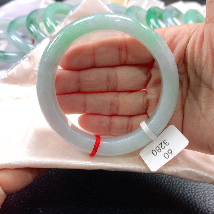 翡翠手镯未镶嵌5960606060