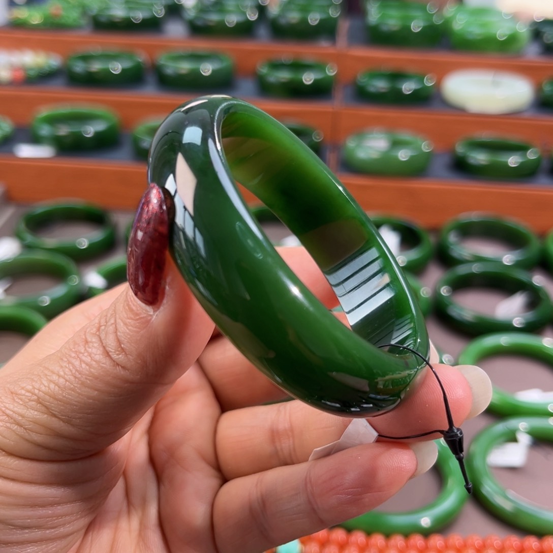 未镶嵌手镯和田玉（碧玉）李**香