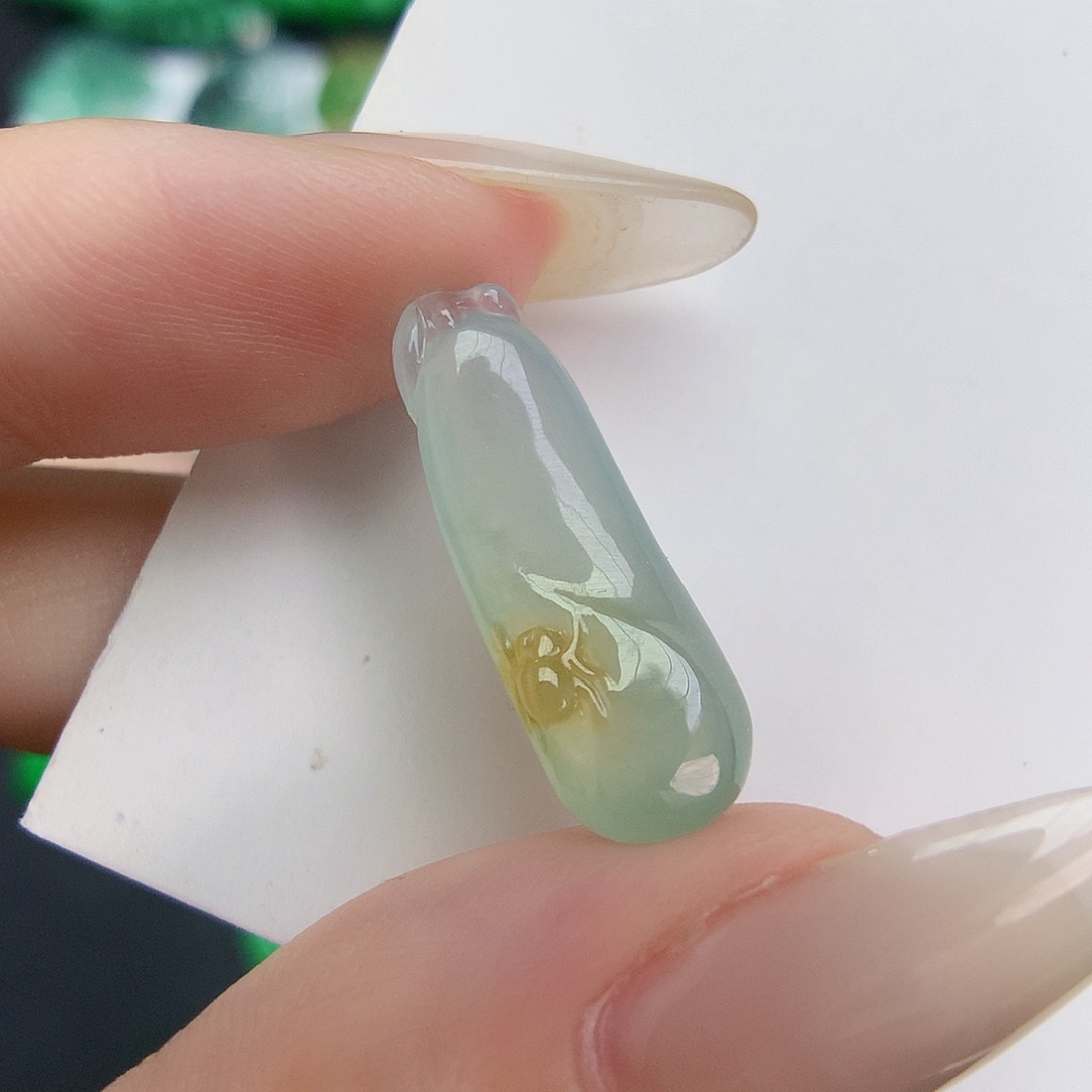 翡翠未镶嵌颈饰福瓜