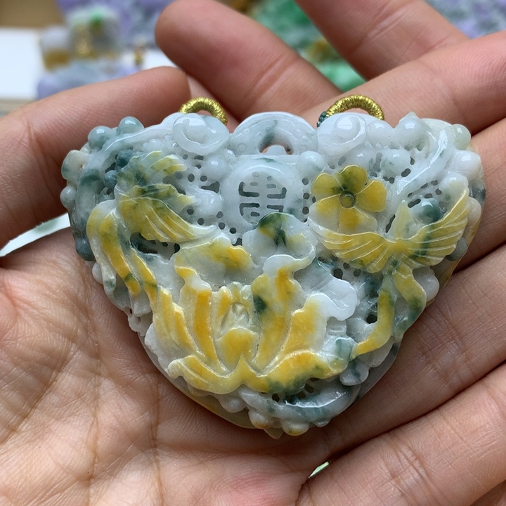 翡翠颈饰未镶嵌翡翠