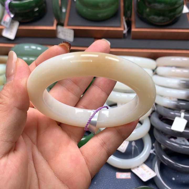 【闪购商品】未镶嵌手镯和田玉