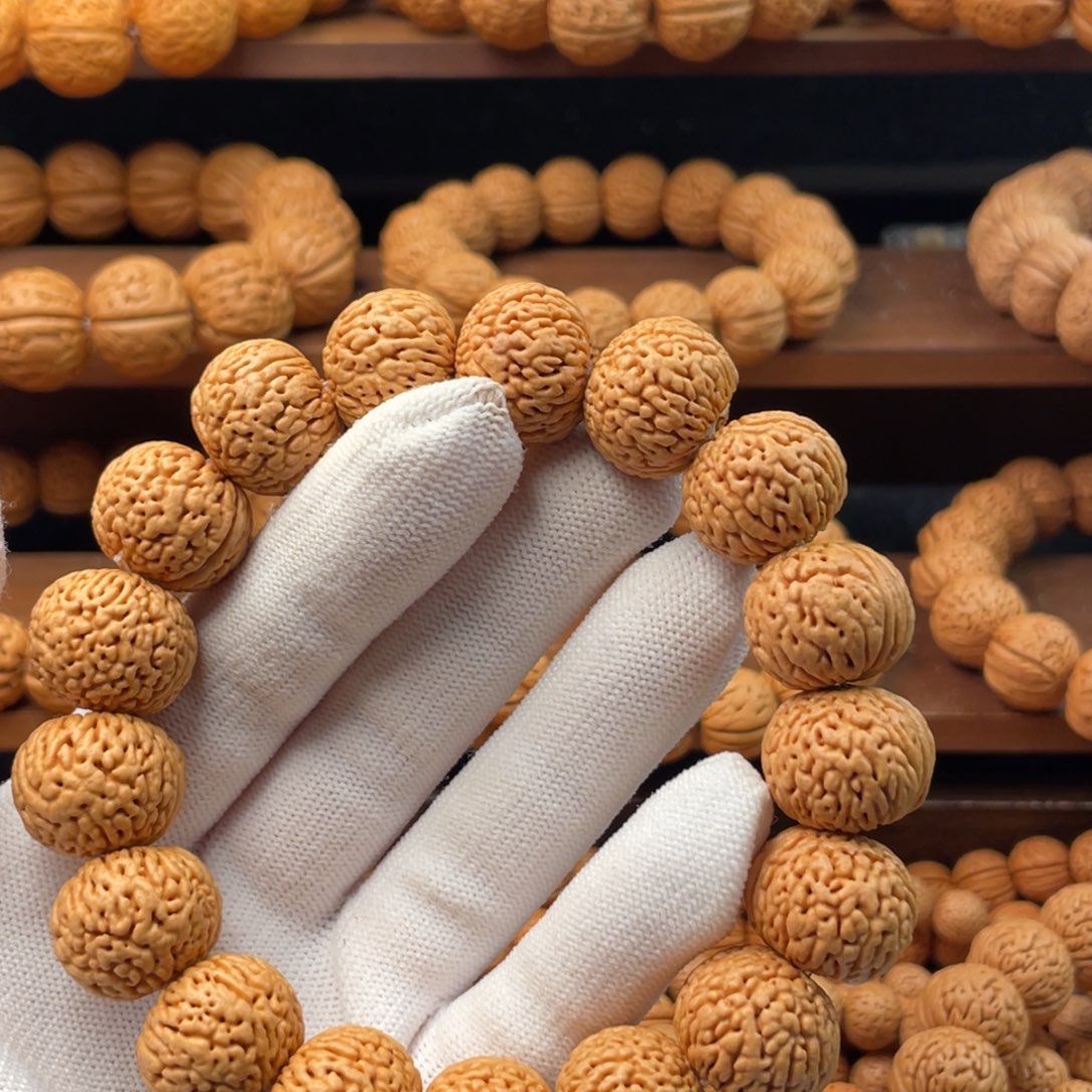 王***林吊坠桃核龙鳞苹果