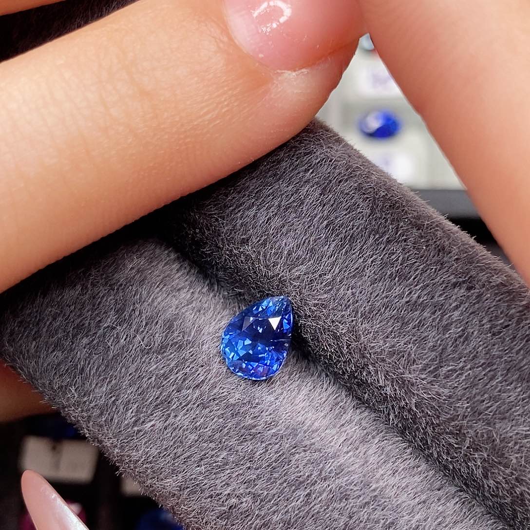 蓝宝石裸石未镶嵌皇家蓝VE丝绒质感火彩不错44号1.51ct