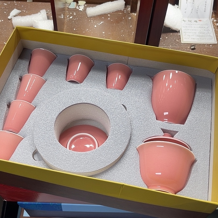 孤品茶具套装等。        