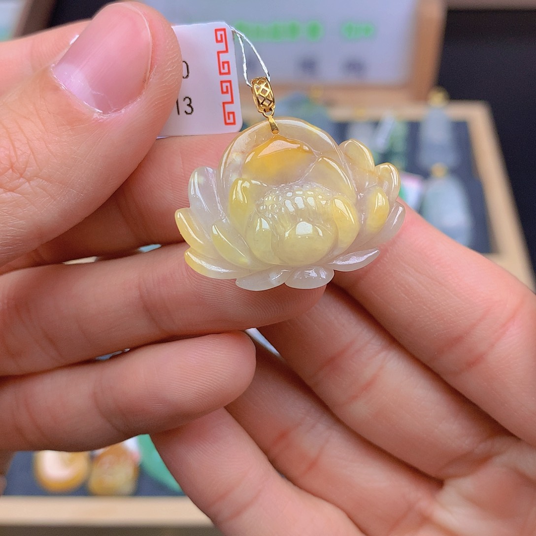 翡翠颈饰18K金镶嵌翡翠