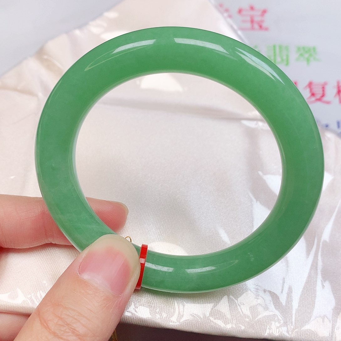 翡翠手镯未镶嵌抖音质检