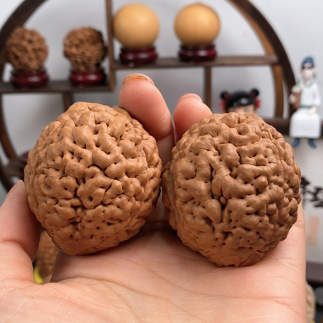 文玩核桃把件三瓣脑纹金刚爆肉4652