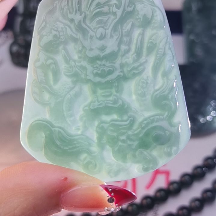 翡翠颈饰未镶嵌天然的A货翡翠