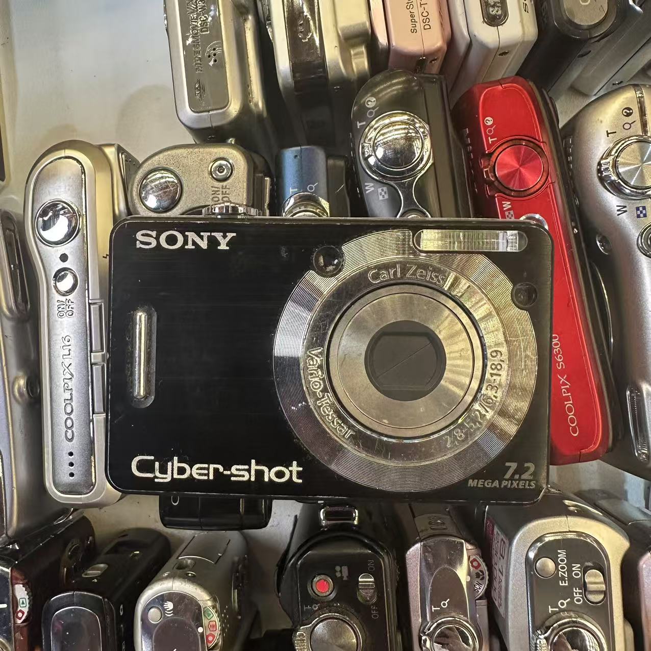 9新 Sony/索尼 索尼W55数码相机 720W像素 3倍变焦 配件齐全