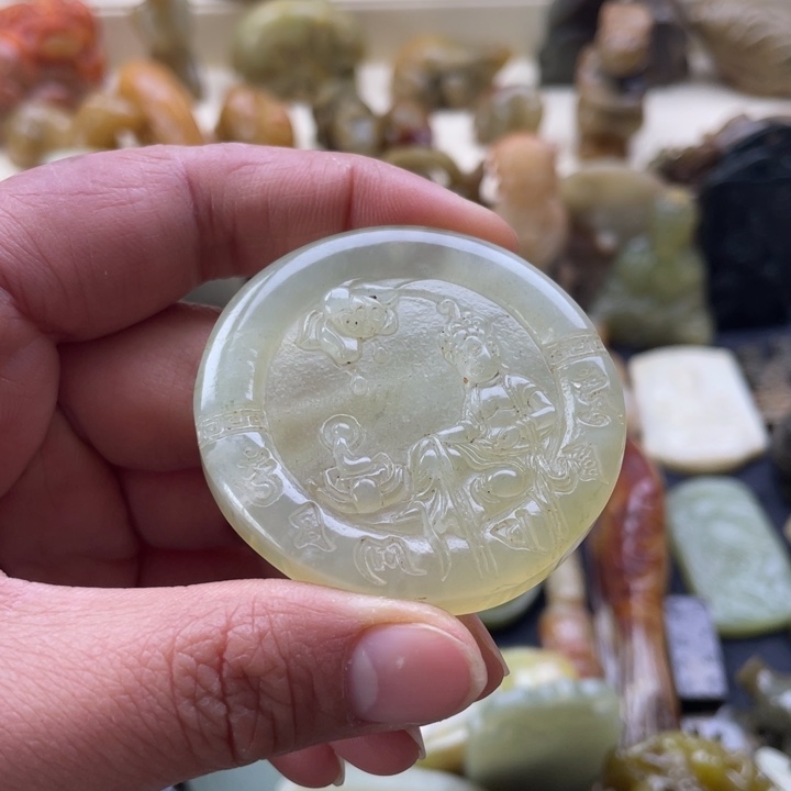 蛇纹石玉颈饰未镶嵌