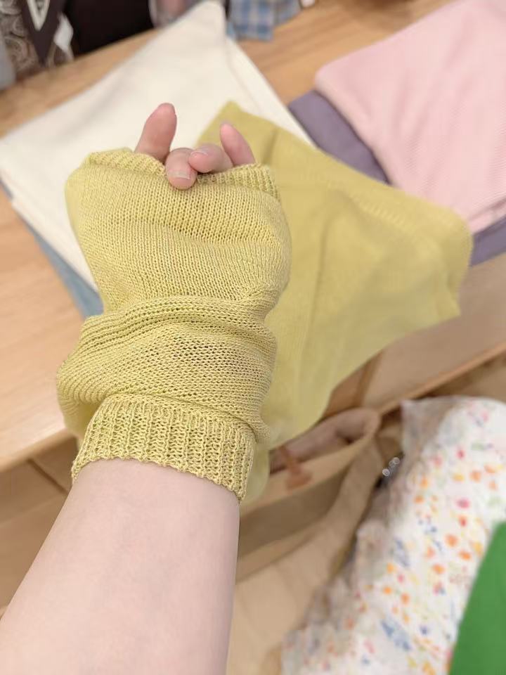 七言家巨好看！韩系黄色V领简约透气短袖