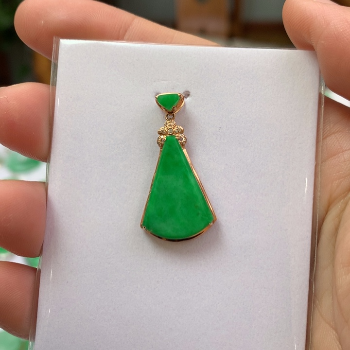 翡翠颈饰18K金镶嵌翡翠吊坠