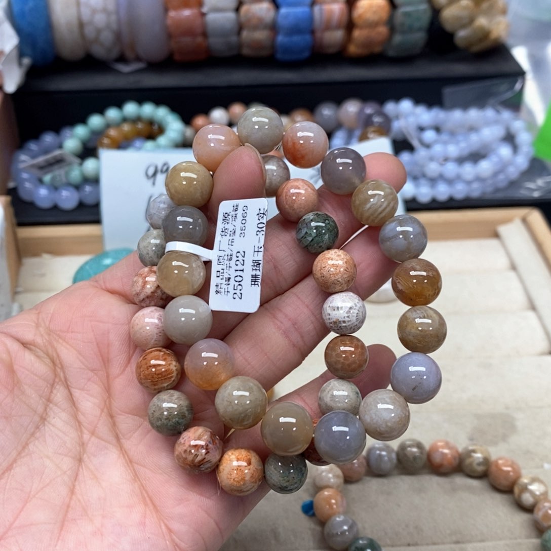 硅化珊瑚（珊瑚玉）手链未镶嵌我***肉092