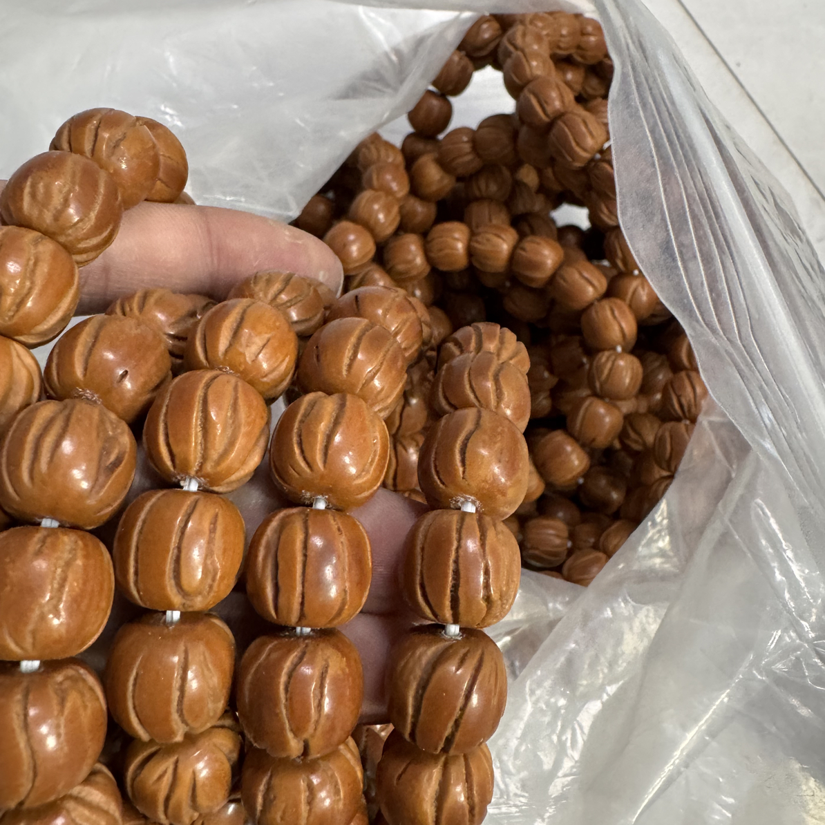 z1龙纹桃核手串14+左右